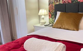 Forty1 Apartment Near Metro Cipro